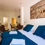 Hostly - Plaza de Armas apt in Sevilla center