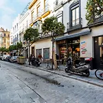 Oak & Sandstone Studio - Space Maison Apartments