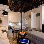 Oak & Sandstone Studio - Space Maison Apartments