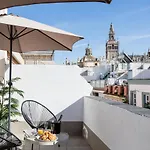 Oak & Sandstone Studio - Space Maison Apartments
