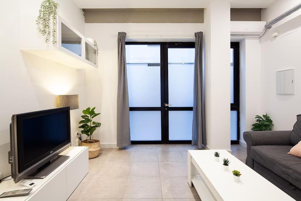 Apartamento Loft Next To Calle Betis, Area Of Seville-sevillarooms Sevilla