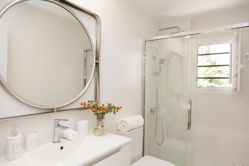Modern & Apartment. Old Town. Private Parking Seville