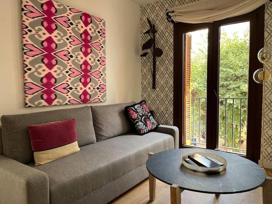 Modern & Apartment. Old Town. Private Parking Apartment *