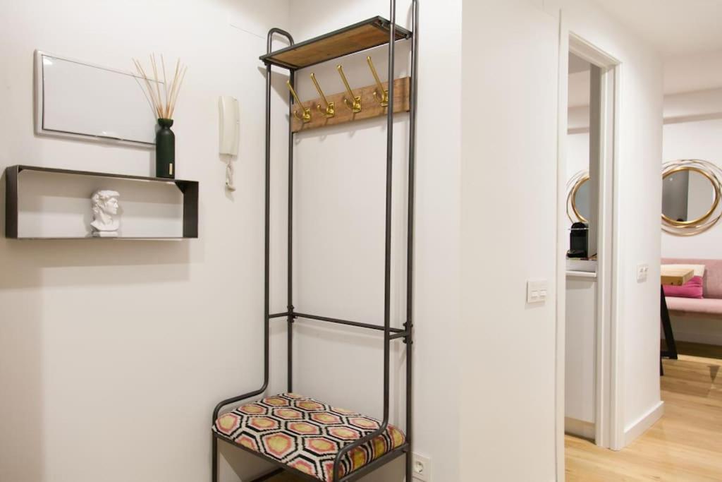 Modern & Apartment. Old Town. Private Parking *