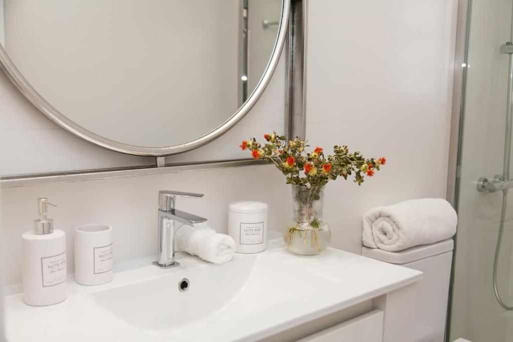 Modern & Apartment. Old Town. Private Parking Apartment