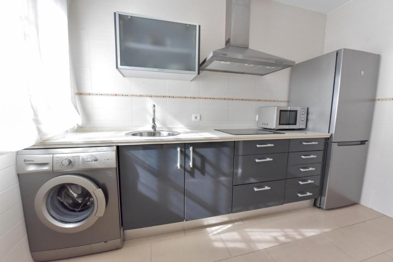 New! Retro In Neighbourhood Apartment *