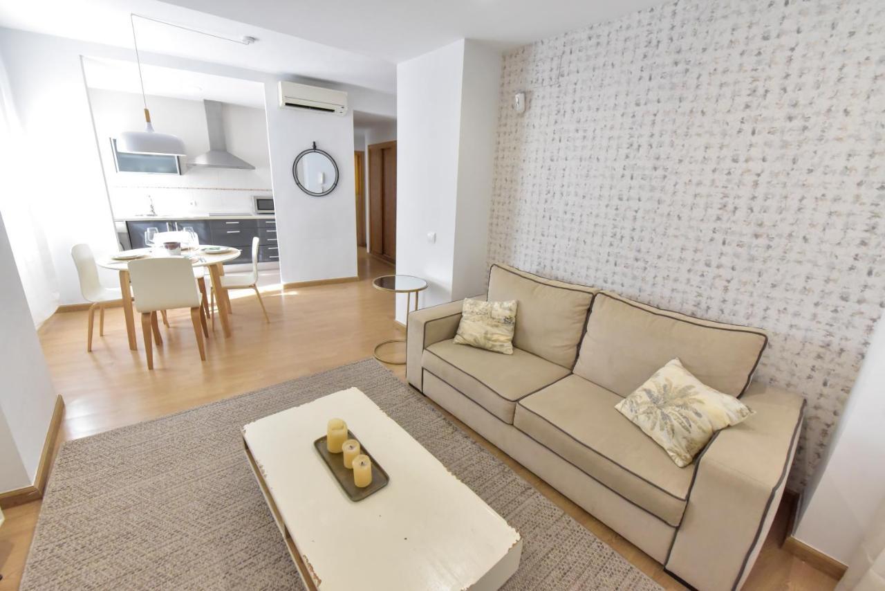 New! Retro In Neighbourhood Apartment *