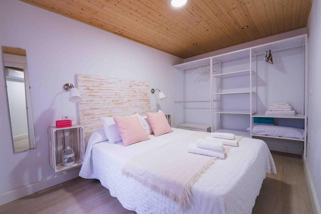 En La Mejor Zona De Triana, Junto Al Puente Apartamento *