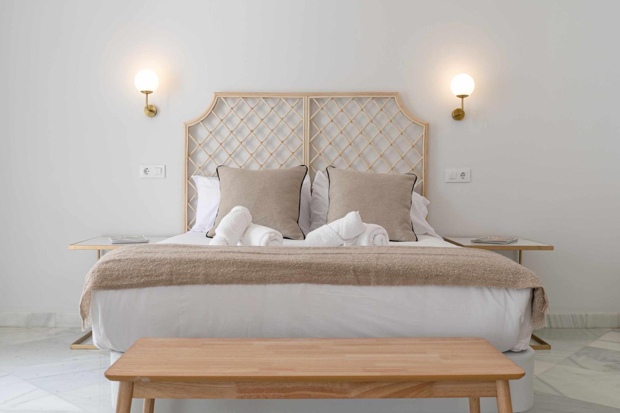 Isg Cuna Aparthotel Seville