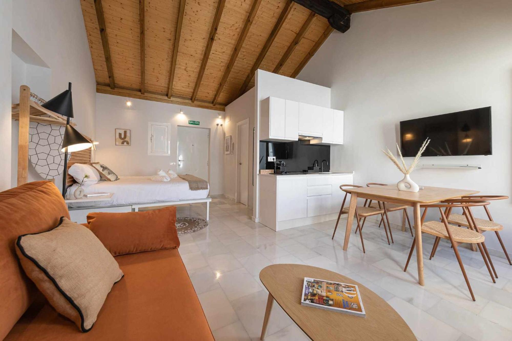 Isg Cuna Aparthotel Seville