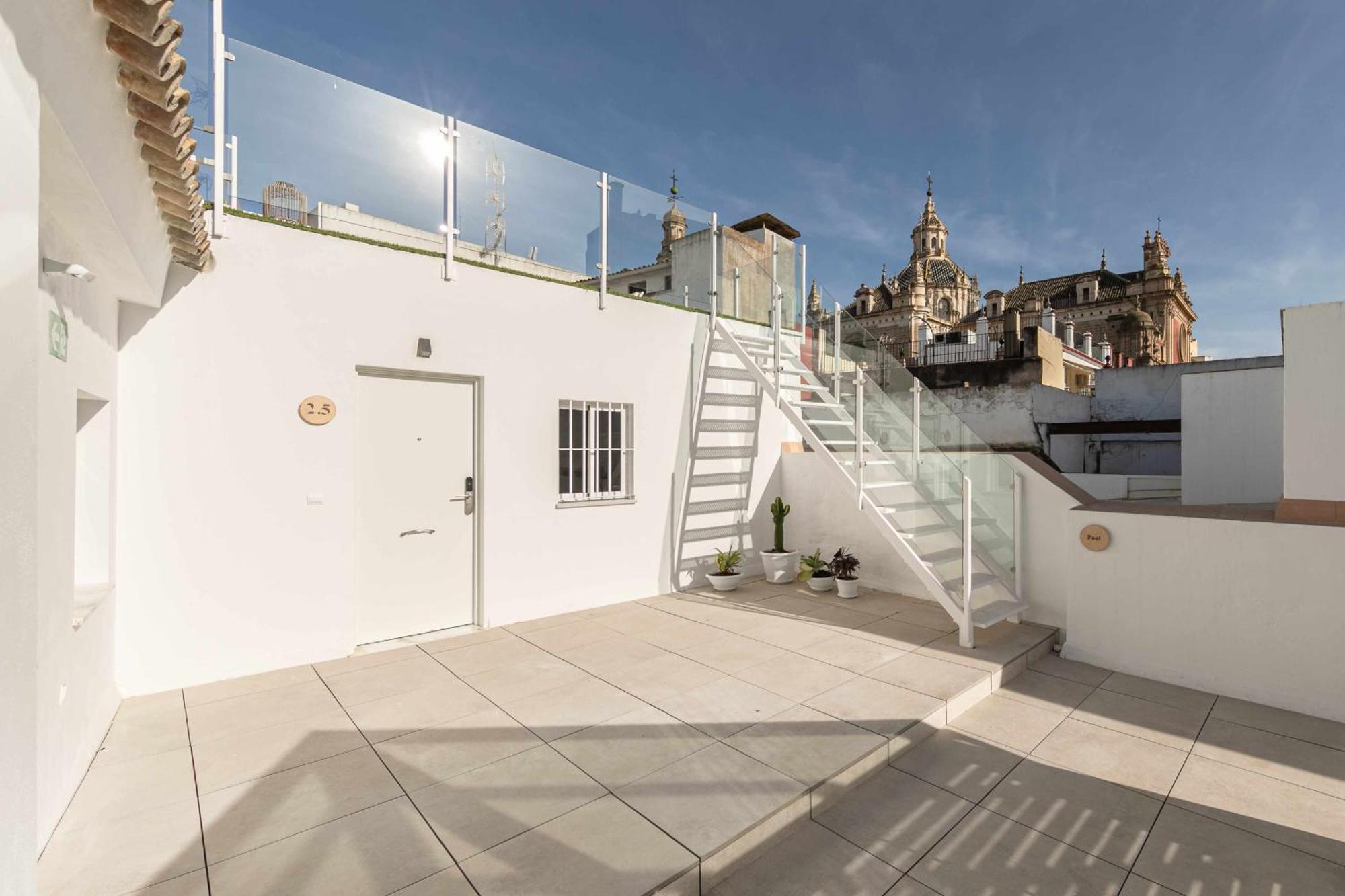 Isg Cuna Aparthotel Seville