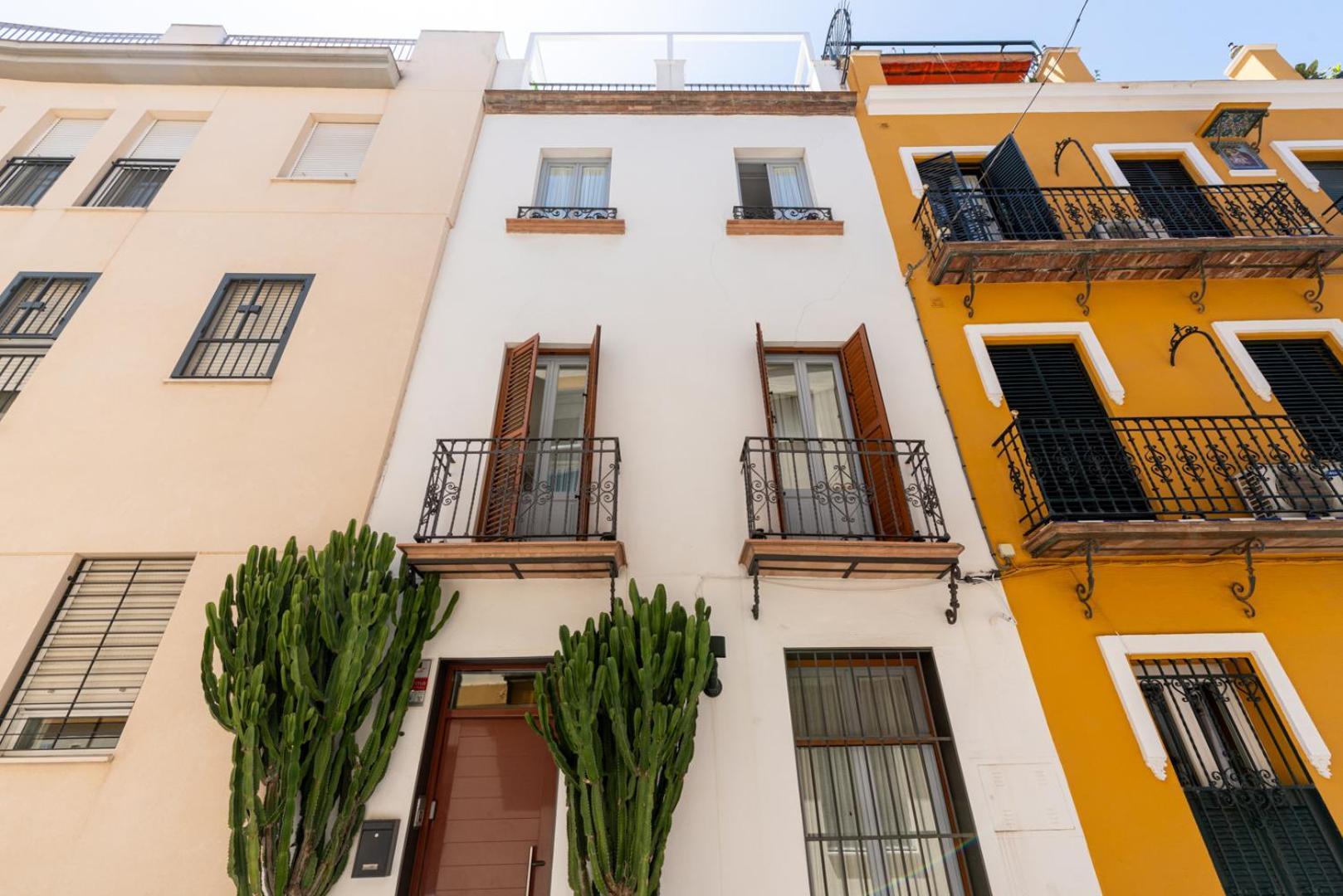 G8 Casa San Bernardo Calle Guadaira * Sevilla