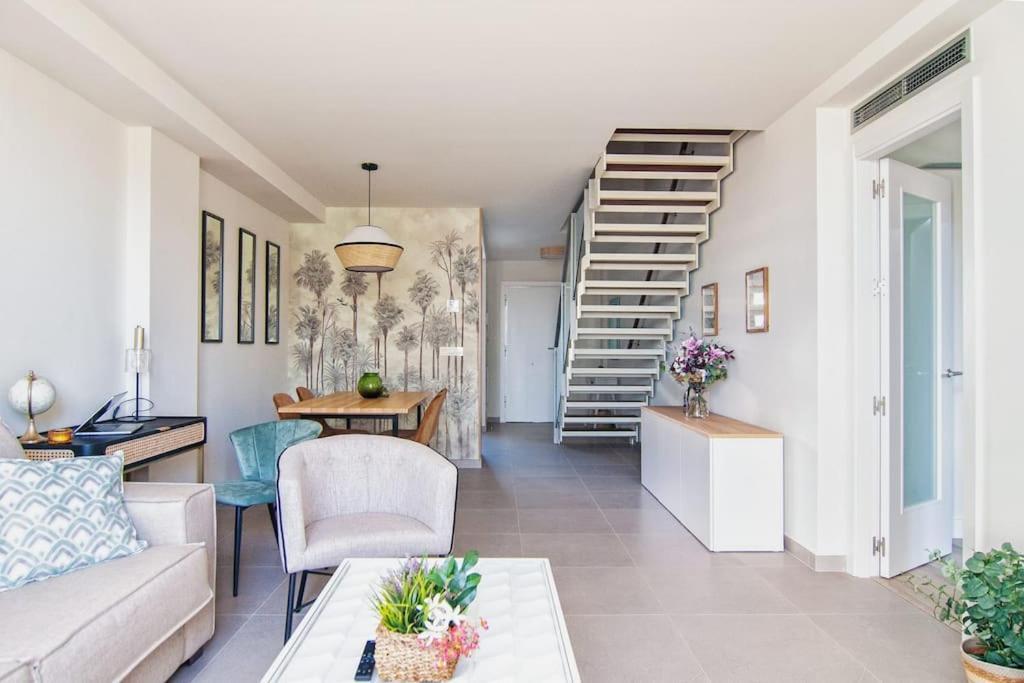 Live Like A Local In Contemporary Duplex Sevilla
