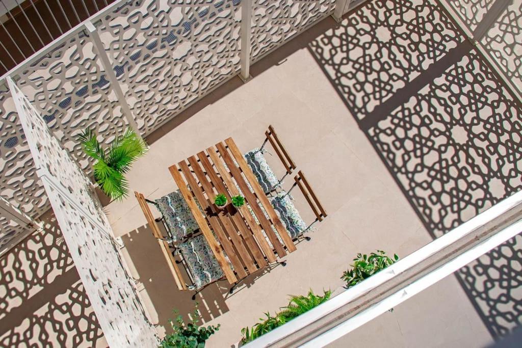 Live Like A Local In Contemporary Duplex Apartamento *