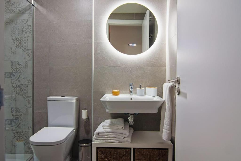 Live Like A Local In Contemporary Duplex Sevilla