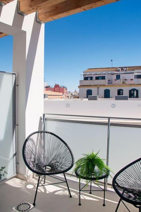 Live Like A Local In Contemporary Duplex Apartamento