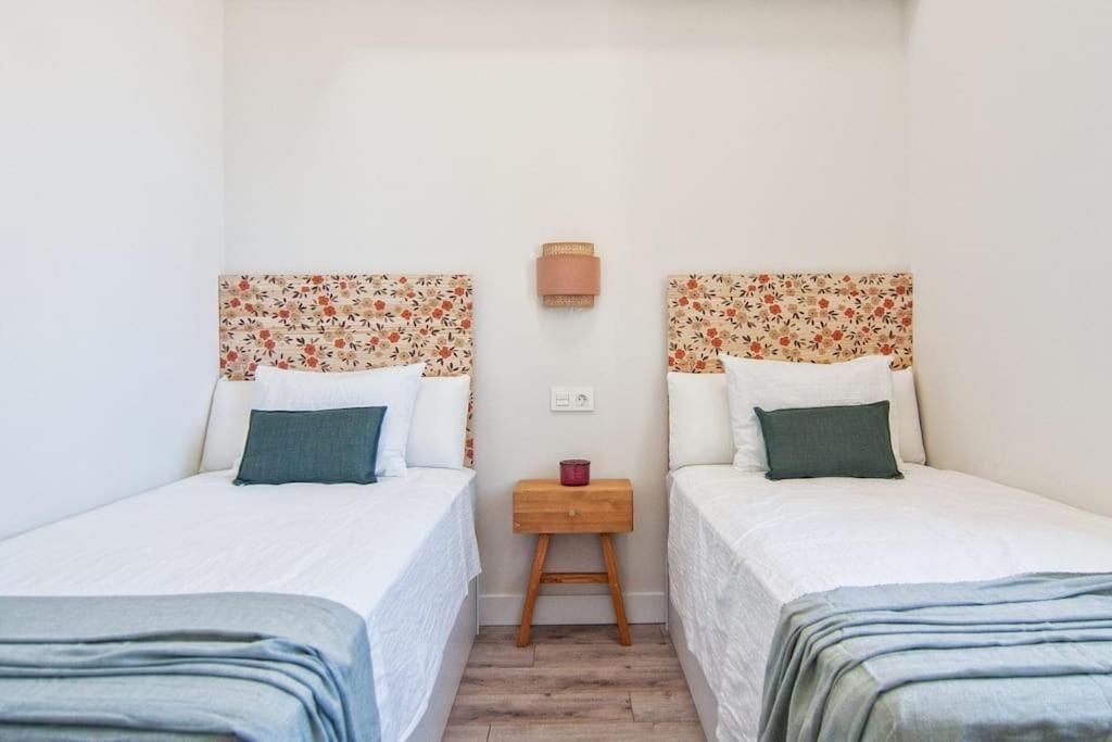 Live Like A Local In Contemporary Duplex Sevilla