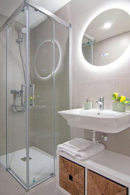 Live Like A Local In Contemporary Duplex Sevilla