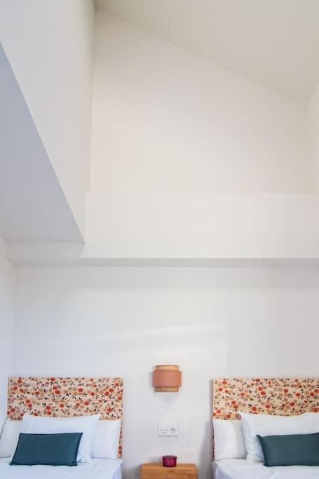 Live Like A Local In Contemporary Duplex Apartamento