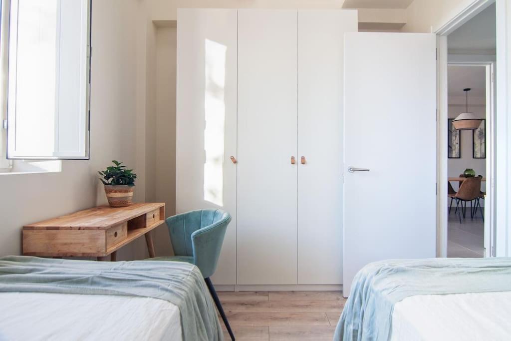 Live Like A Local In Contemporary Duplex * Sevilla