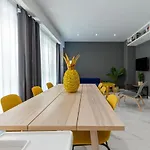 Lujan Deluxe Suites By Valcambre