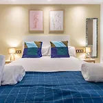 Lujan Deluxe Suites By Valcambre