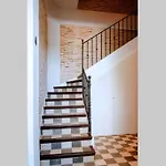 Fantastico apartamento recien renovado con piscina en la azotea, dos dormitorios y aparcamiento gratuito en la calle.