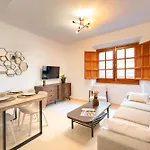 Charming 2 Bedroom Apartment At San Marcos Plaza By Ocityzen