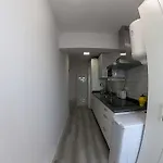 Roch - Stylish Apartment Near Metro