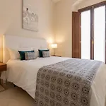 Lumbreras Deluxe Suite by Valcambre