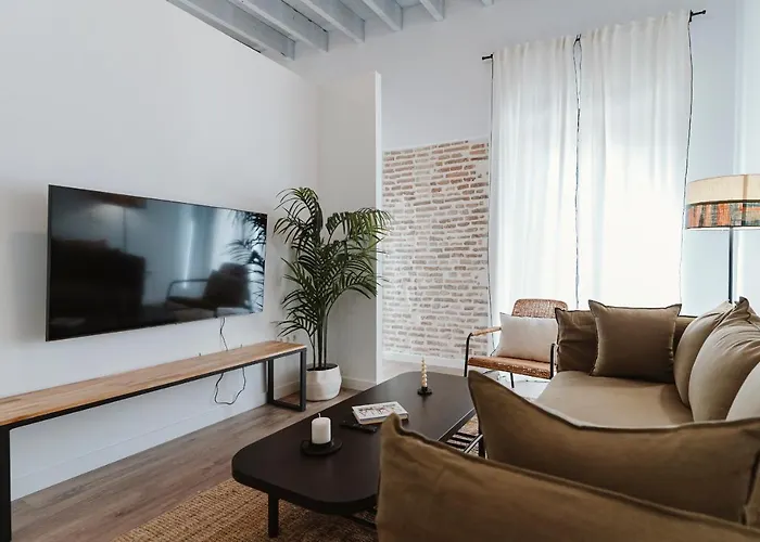 O&L Puñonrostro Bright Minimalist Central Home