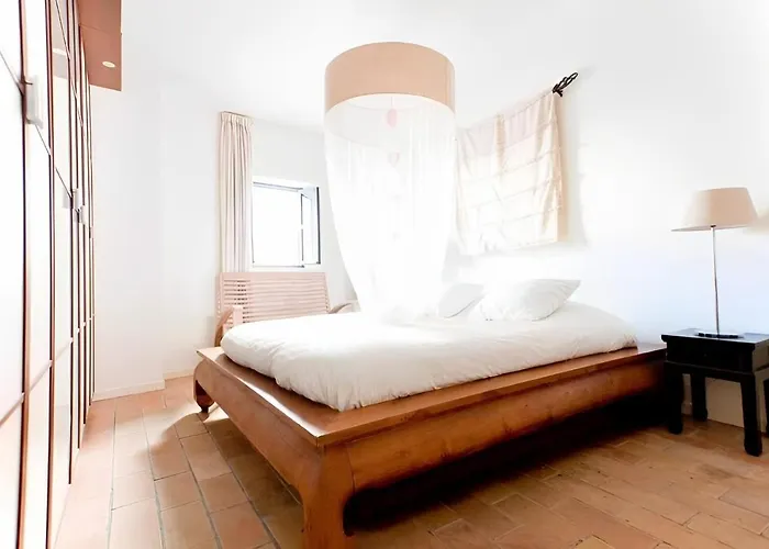 Exclusive Apt With Stunning Patio In The Center