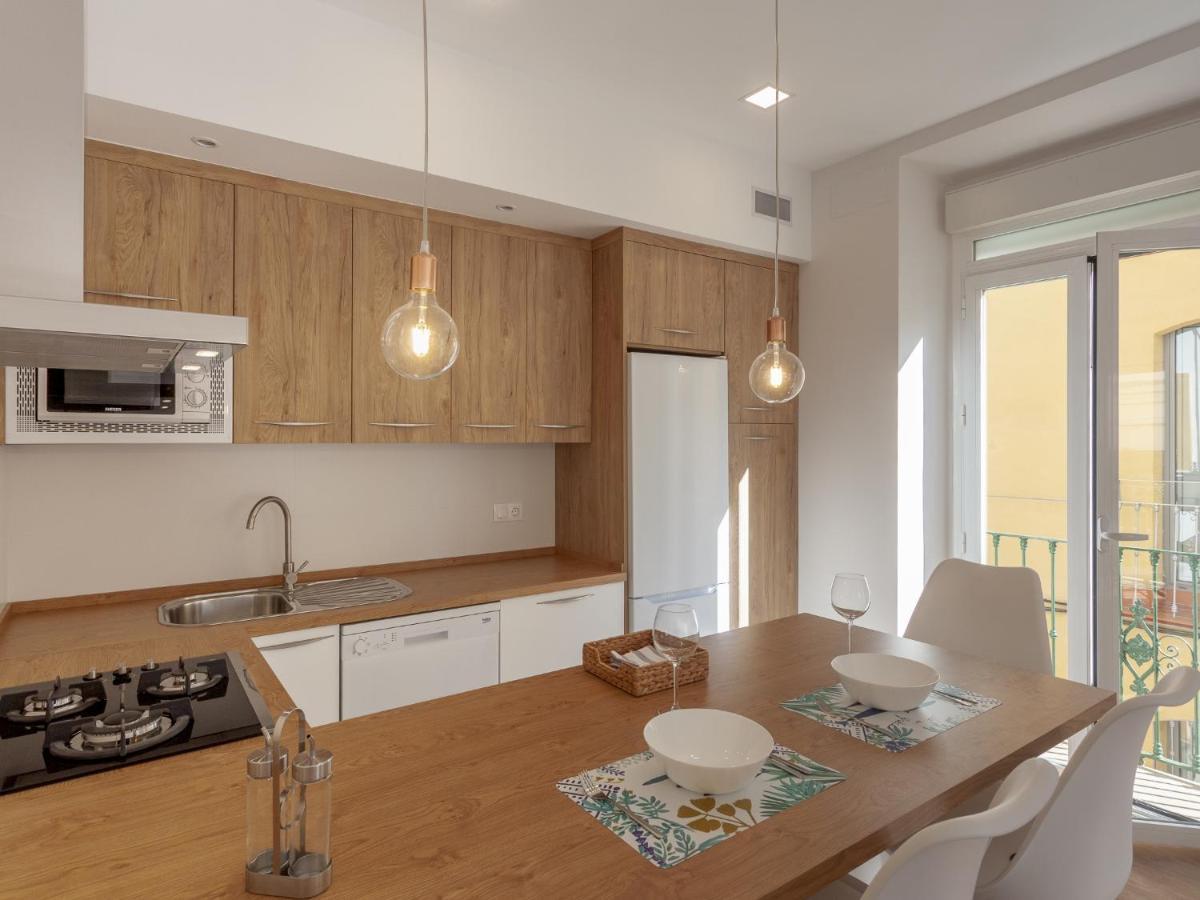 Rd Aparcamiento Incluido Triana Luminoso Comodo 2bd 2bth Apartment