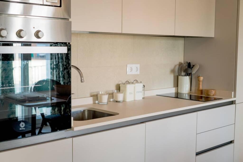 Apartamento Fantastico Recien Renovado Con Piscina En La Azotea, Dos Y Aparcamiento Gratuito En La Calle.