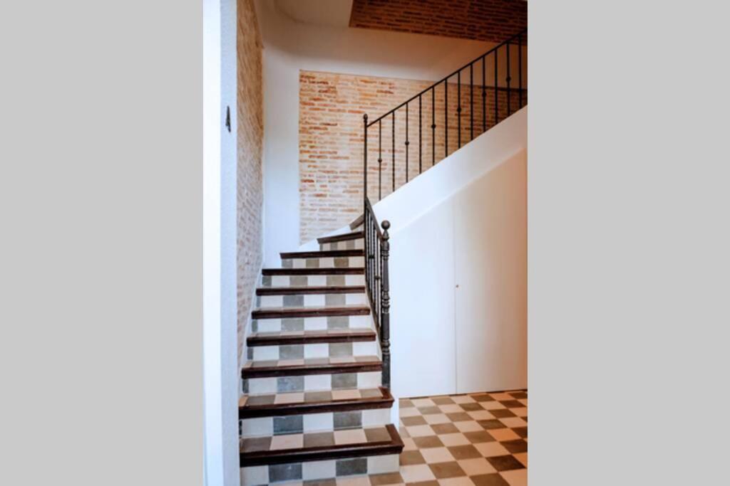 Fantastico Recien Renovado Con Piscina En La Azotea, Dos Y Aparcamiento Gratuito En La Calle. Apartamento
