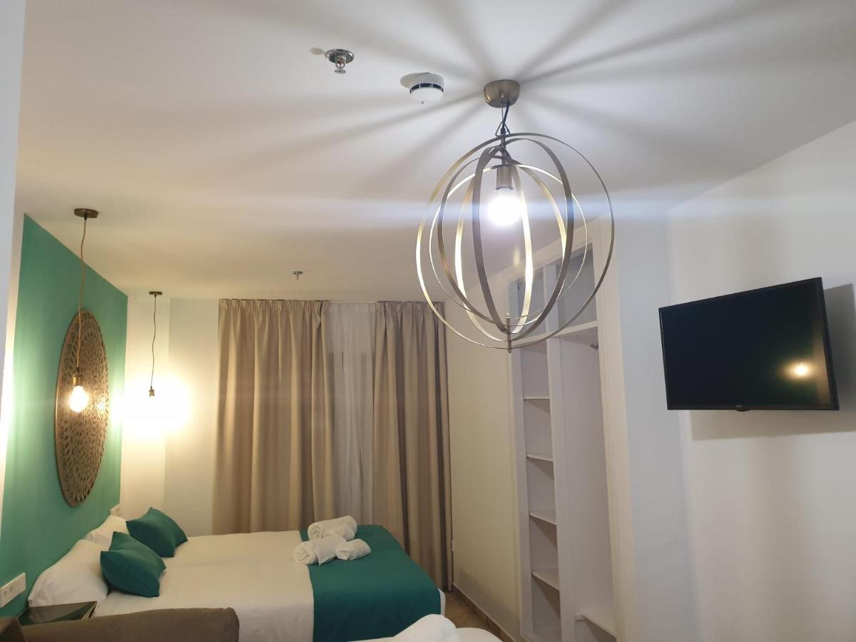 Y Doña Lola Hotel 2*