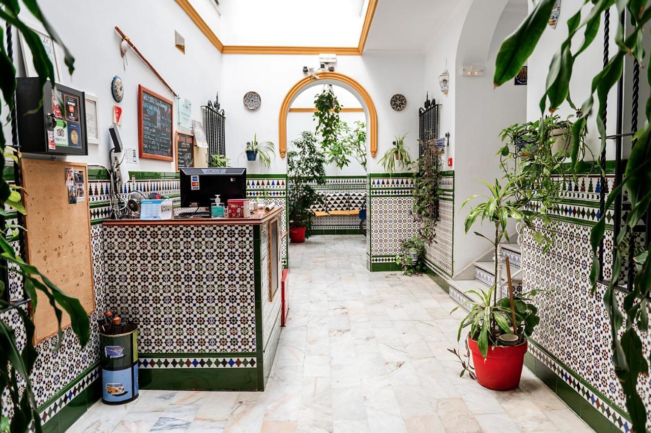 Hostal Triana Backpackers *
