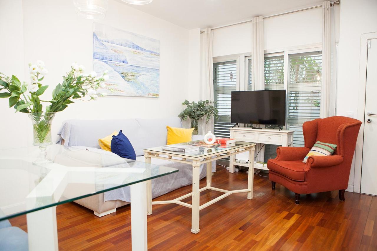 Charming With Pool And Garage Apartamento