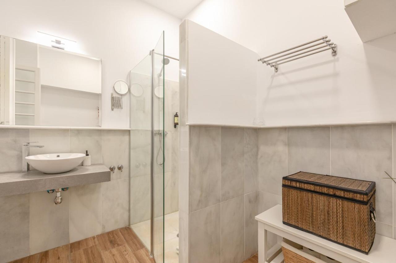 Green-apartments Mansion Blue Catedral Seville