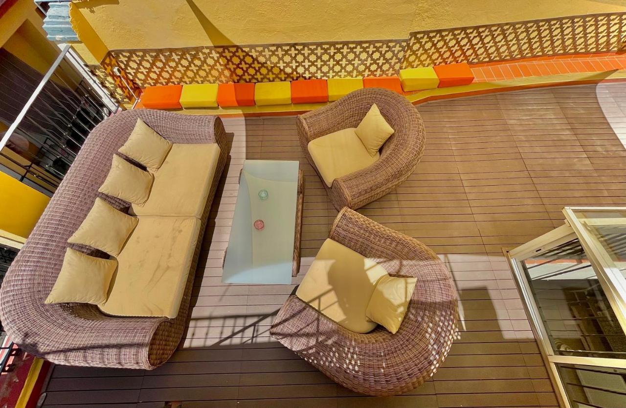 House -rooftop&jacuzzi -stayinseville Villa