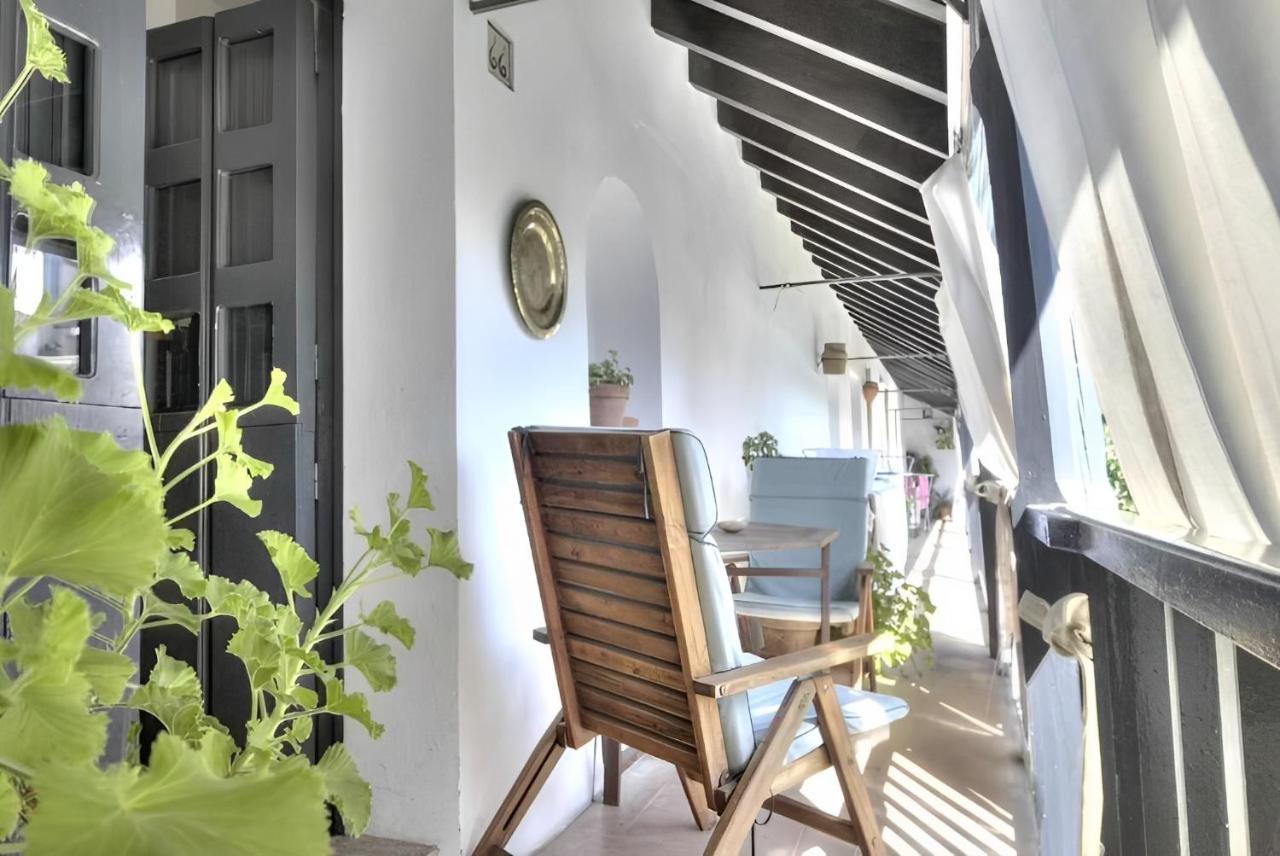 Exclusive With Stunning Patio In The Center Apartamento