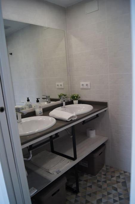Roch - Stylish Near Metro Apartment *
