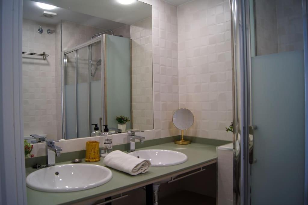 Roch - Stylish Near Metro Apartment *