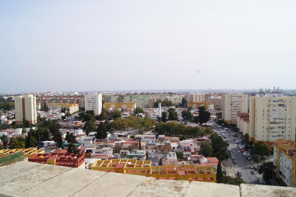 Roch - Stylish Near Metro Apartment Seville