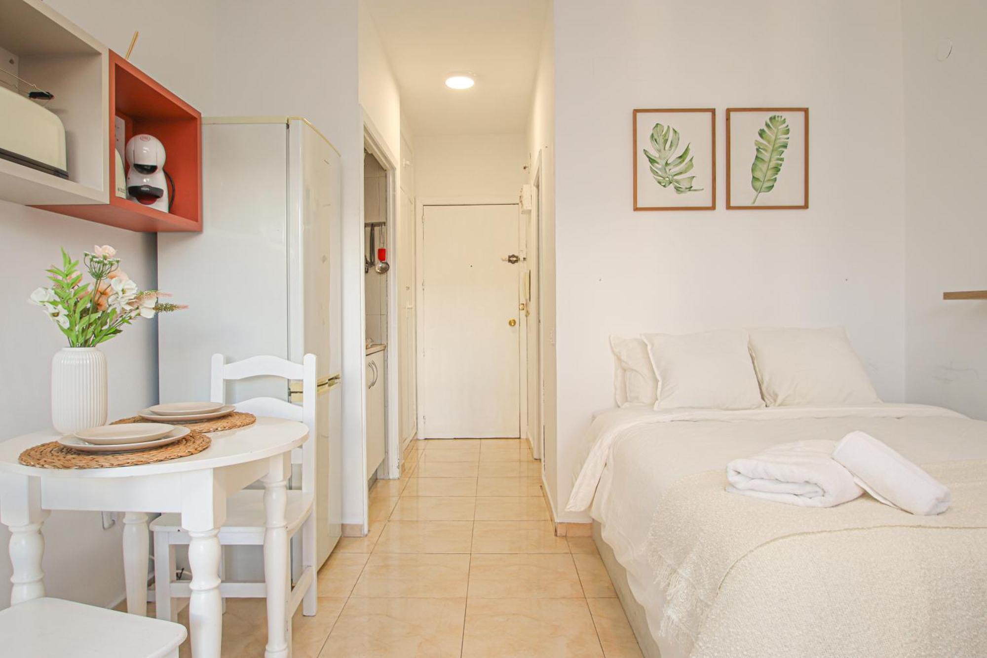 Fabulous With Great Views - 15m Giralda Apartment