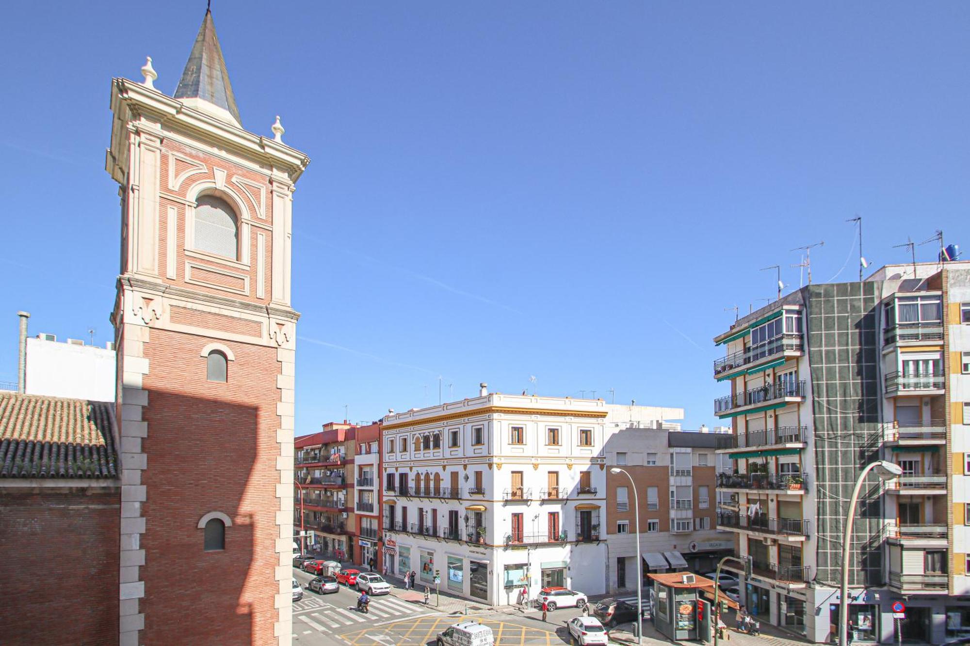 Fabulous With Great Views - 15m Giralda Apartment *
