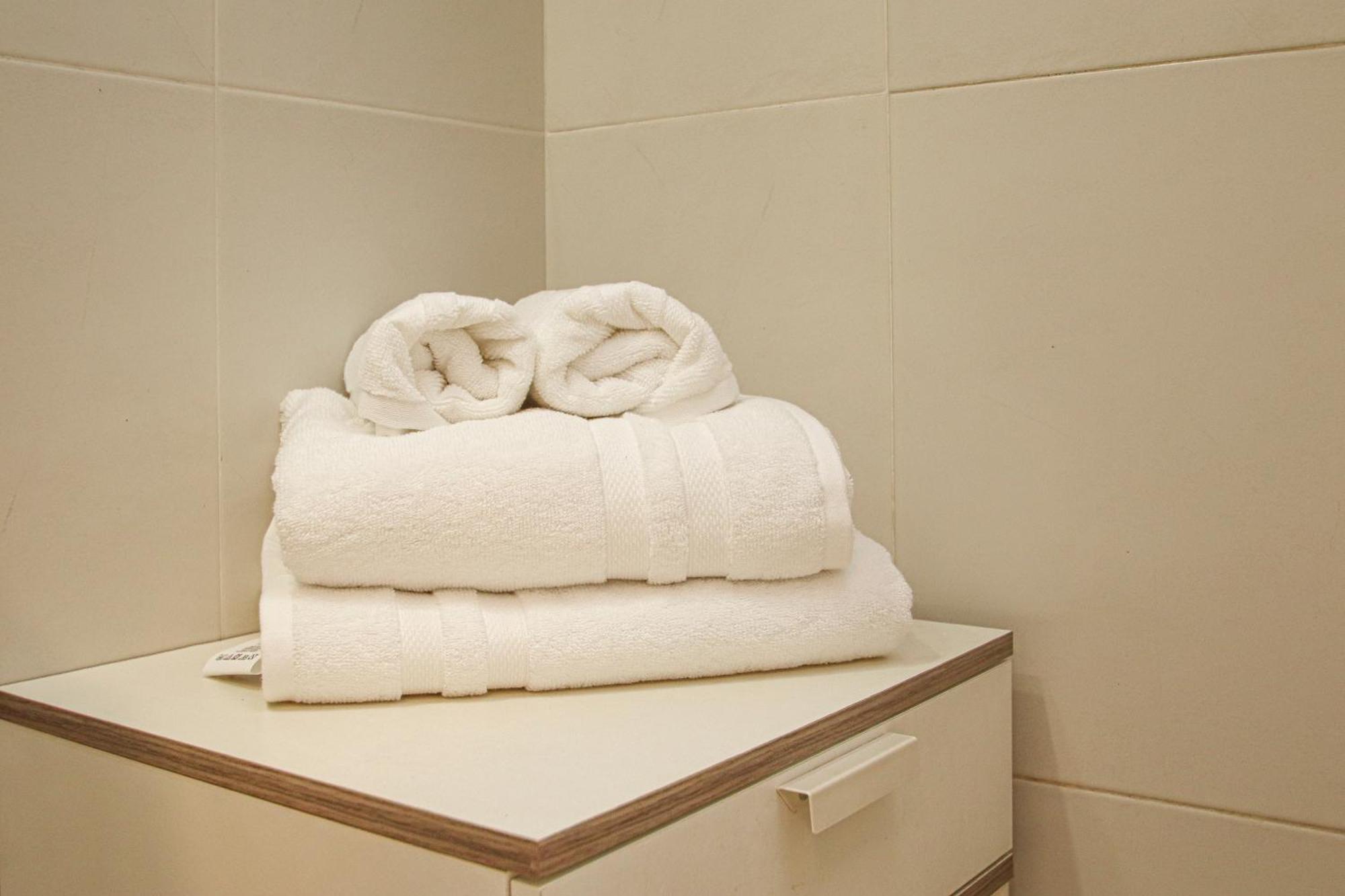 Fabulous With Great Views - 15m Giralda Apartment