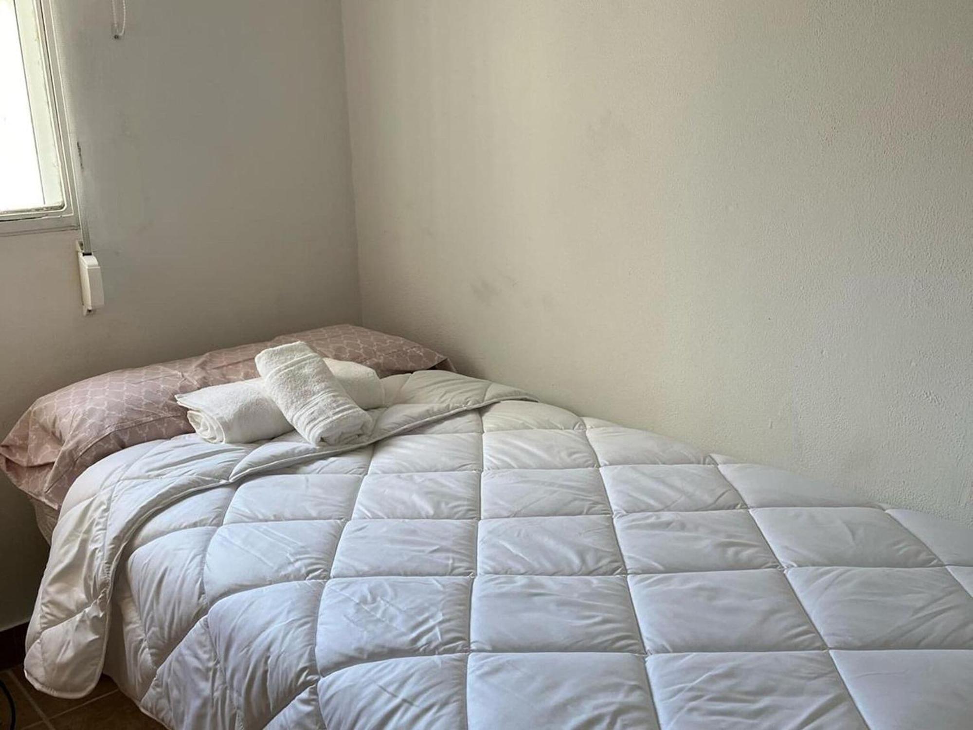 Cosy With Shared Balcony Apartment *