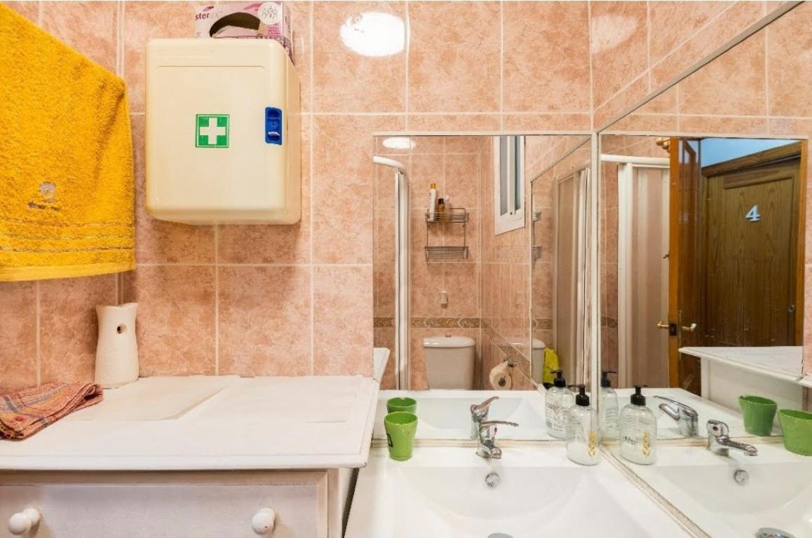 Privadas Con Cama Doble En Homestay