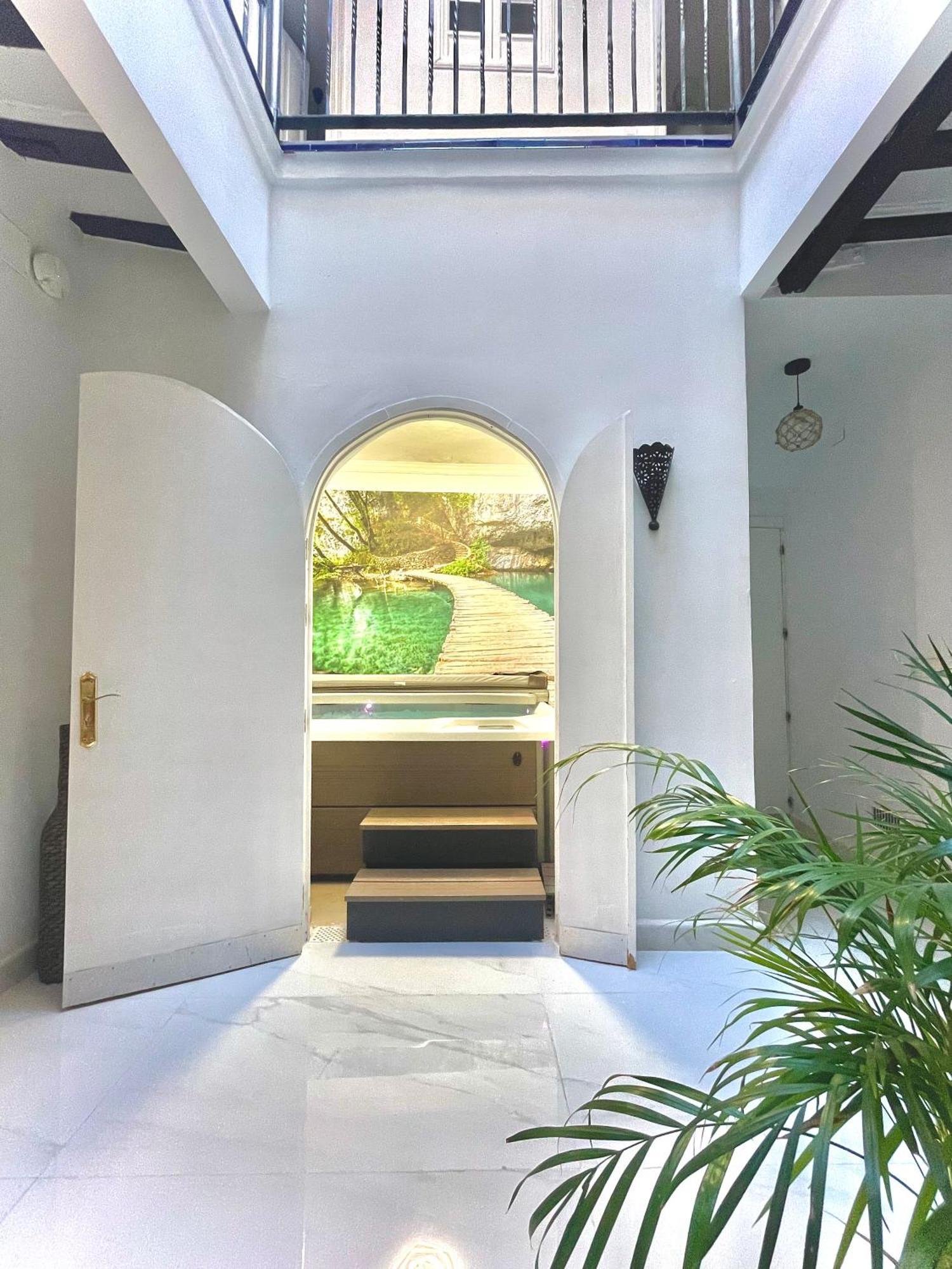 House -rooftop&jacuzzi -stayinseville Villa *